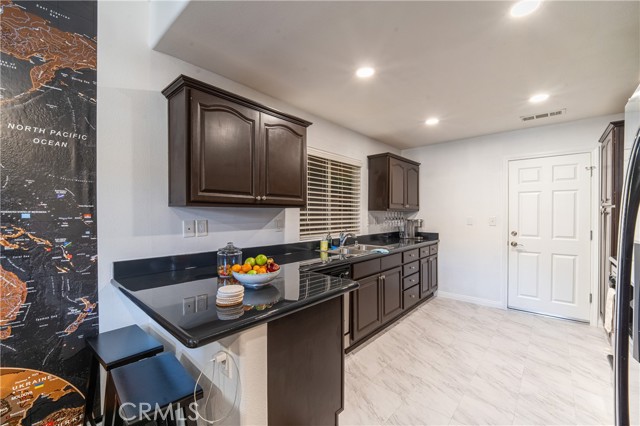 Detail Gallery Image 3 of 17 For 14557 Cambria Way, Sylmar,  CA 91342 - 4 Beds | 3 Baths