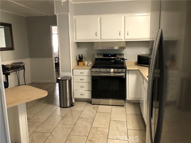 Detail Gallery Image 4 of 22 For 4901 Green River #113,  Corona,  CA 92878 - 4 Beds | 2 Baths