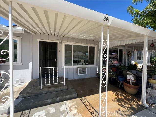 Detail Gallery Image 6 of 10 For 150 E Lakeshore Dr, Lake Elsinore,  CA 92530 - 2 Beds | 1/1 Baths