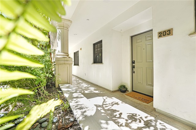 Detail Gallery Image 3 of 26 For 333 N Hill Ave #203,  Pasadena,  CA 91106 - 2 Beds | 2 Baths