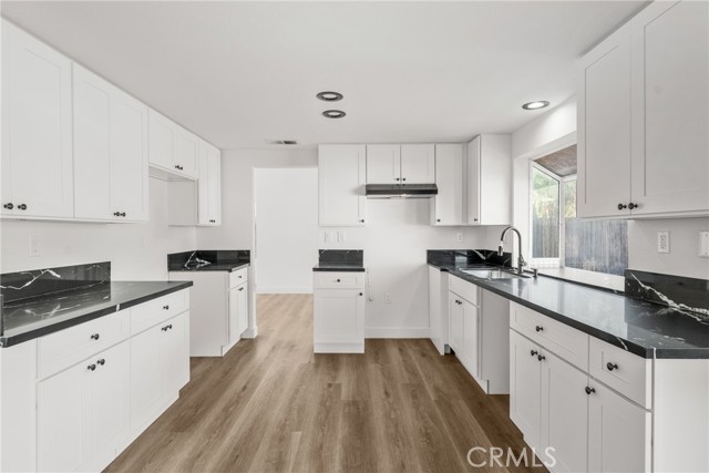 Detail Gallery Image 12 of 41 For 179 S Massachusetts, Lake Elsinore,  CA 92530 - 4 Beds | 3 Baths