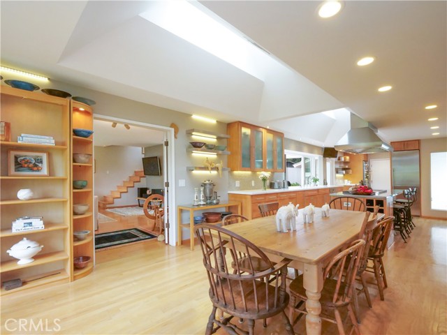 Great skylit dining area as part of kitchen great room space
