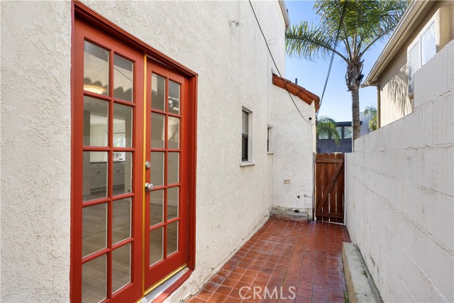 207 16th Street, Hermosa Beach CA: https://media.crmls.org/medias/7db66207-d754-40ce-9d72-a8c4bba07dfc.jpg