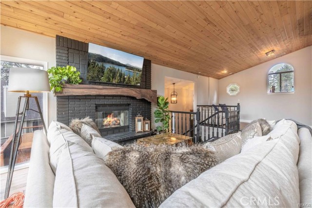 Detail Gallery Image 10 of 41 For 38969 North Bay Rd, Big Bear Lake,  CA 92315 - 5 Beds | 4 Baths