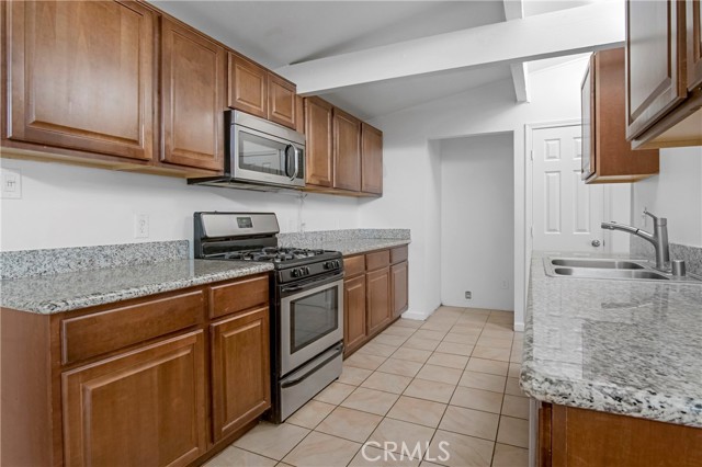 Detail Gallery Image 8 of 22 For 16518 Daphne Ave, Torrance,  CA 90504 - 4 Beds | 2 Baths