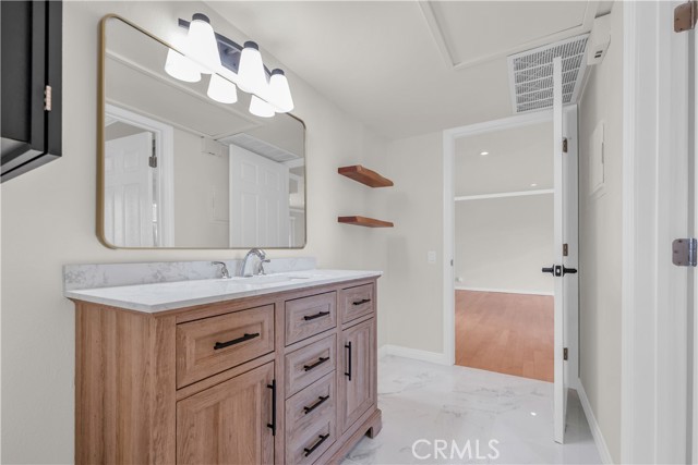 Image 22 of 31 For 532 Rossmore Avenue 411