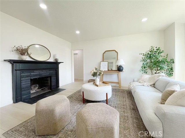 877 W Edna
