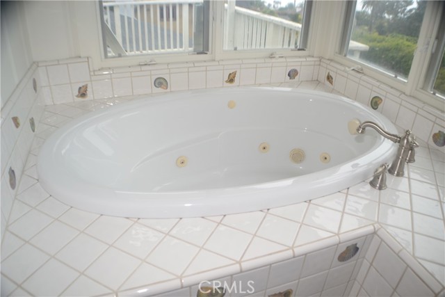 Detail Gallery Image 9 of 14 For 490 Diamond St, Laguna Beach,  CA 92651 - 3 Beds | 2 Baths