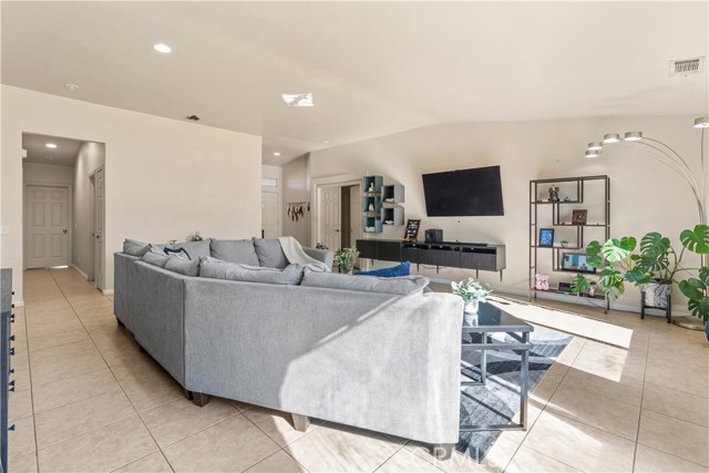 Detail Gallery Image 4 of 28 For 44658 Franklin Ct, La Quinta,  CA 92253 - 4 Beds | 3/1 Baths