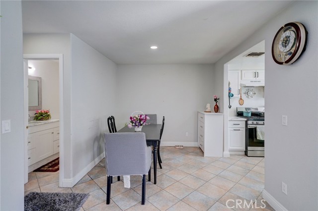 Detail Gallery Image 11 of 39 For 8961 Summerwood Way, Fontana,  CA 92335 - 3 Beds | 2/1 Baths