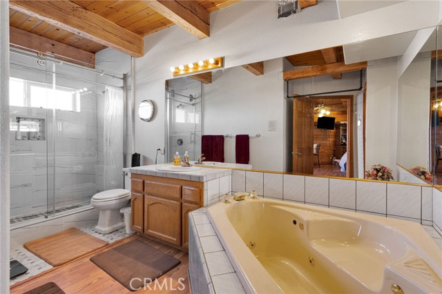 Detail Gallery Image 16 of 40 For 10328 El Centro, Oak Hills,  CA 92344 - 5 Beds | 4 Baths