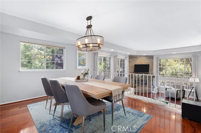 Detail Gallery Image 4 of 34 For 23163 Mulholland Drive Unit 6, Woodland Hills,  CA 91364 - 2 Beds | 2/1 Baths