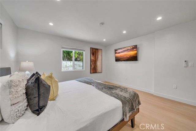 Detail Gallery Image 14 of 22 For 15335 Lemay St, Van Nuys,  CA 91406 - 2 Beds | 2 Baths