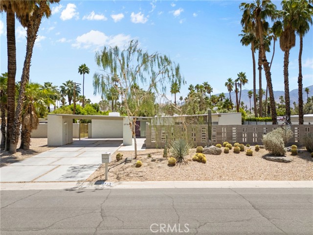 Detail Gallery Image 1 of 38 For 2719 E Plaimor Ave, Palm Springs,  CA 92262 - 3 Beds | 2 Baths