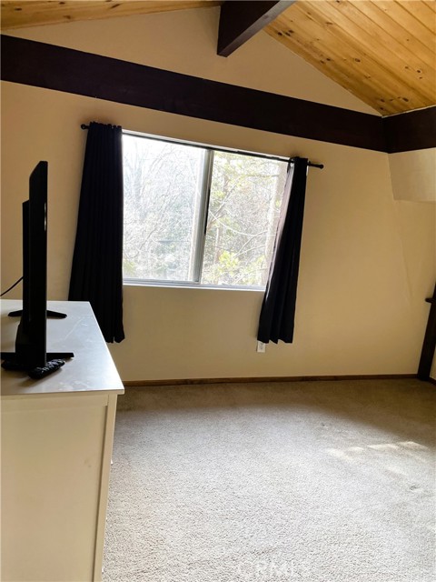 2401 Fir Drive, Running Springs CA: https://media.crmls.org/medias/7dbd849b-747d-4530-97b4-5f71dc7ec9a9.jpg