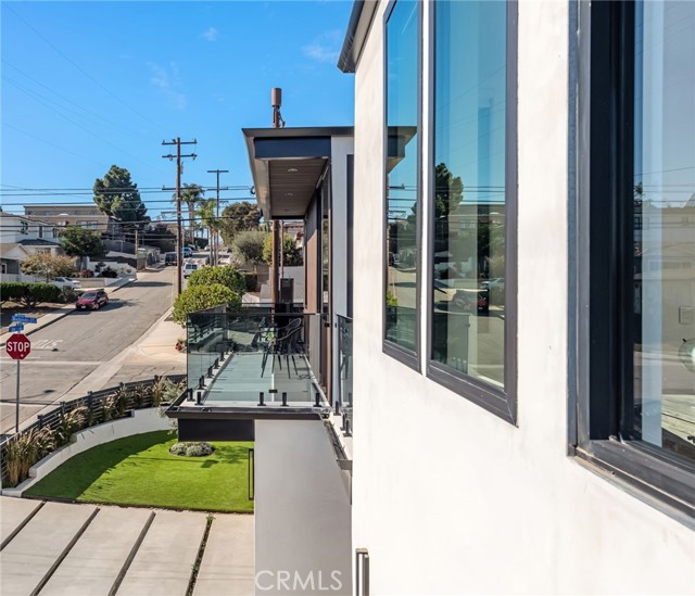 Detail Gallery Image 29 of 37 For 1701 5th St, Manhattan Beach,  CA 90266 - 5 Beds | 5/1 Baths