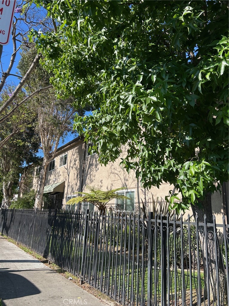 https://media.crmls.org/medias/7dbe4062-6cdd-4a61-b0a3-8d0fb3f56075.jpg?preset=X-Large