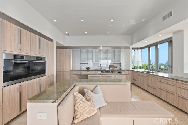 900 Gainsborough Drive, Laguna Beach CA: https://media.crmls.org/medias/7dbefbee-de44-421e-bebe-7875c7a23fcf.jpg