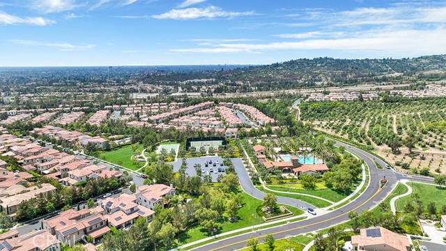 218 Coal Mine, Irvine CA: https://media.crmls.org/medias/7dbf32e1-6a28-4ad5-8b1d-5cf59360c994.jpg