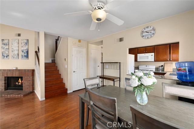Detail Gallery Image 8 of 31 For 1850 W Falmouth Ave #1,  Anaheim,  CA 92801 - 2 Beds | 2/1 Baths