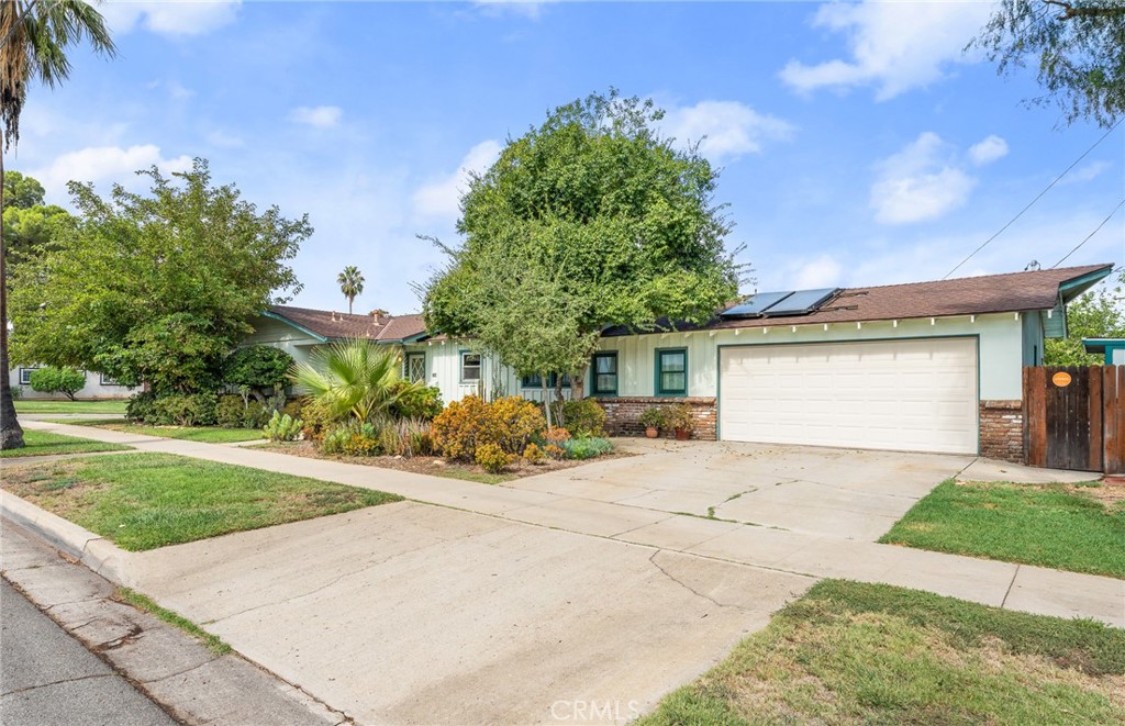 1044 W Cypress Avenue