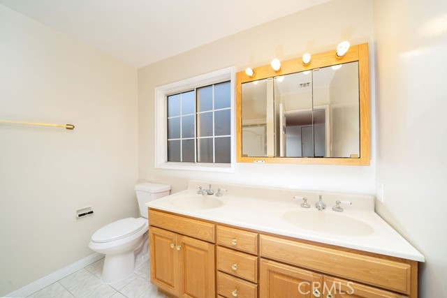 Detail Gallery Image 19 of 23 For 14509 Greenworth Dr, La Mirada,  CA 90638 - 3 Beds | 2 Baths