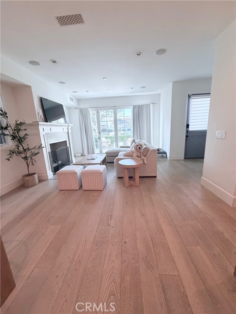 Detail Gallery Image 5 of 11 For 514 Fernleaf, Corona Del Mar,  CA 92625 - 3 Beds | 3 Baths