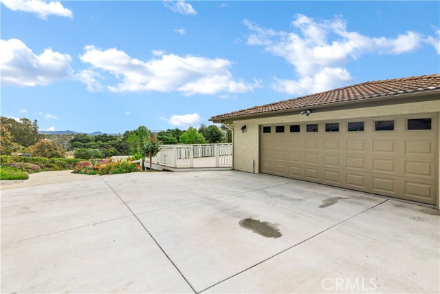 735 Del Valle Drive, Fallbrook CA: https://media.crmls.org/medias/7dc0ca28-544d-4268-aa74-5009fa7a62ae.jpg