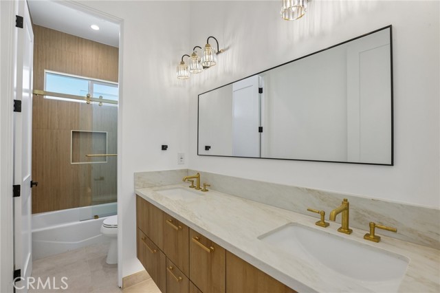 2019 Huntington Lane, B photo 36