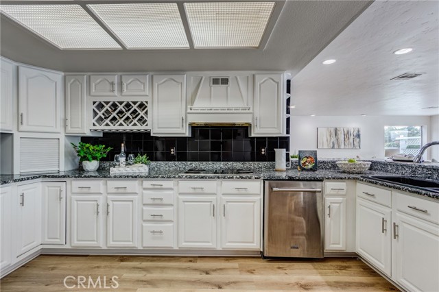 42768 Santa Suzanne Place, Temecula CA: https://media.crmls.org/medias/7dc1e5c5-abd7-4b54-9777-08f6e96f6627.jpg