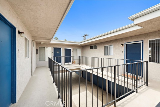 221 10th Street, Huntington Beach CA: https://media.crmls.org/medias/7dc1f775-c211-4576-9f26-9d24551241e7.jpg