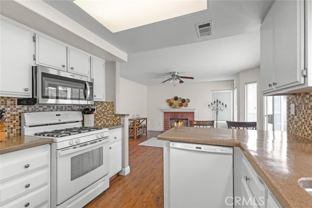 13021 Broken Bit Circle, Corona CA: https://media.crmls.org/medias/7dc2dc06-28bc-429a-b135-5a2b03fbaf5f.jpg