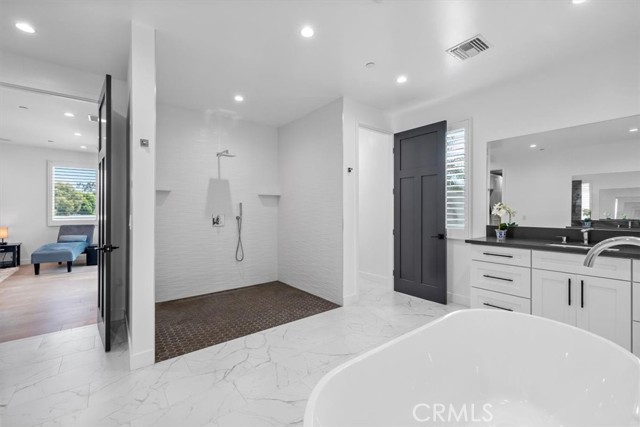 3213 Pine Ave, Manhattan Beach, California 90266, 5 Bedrooms Bedrooms, ,1 BathroomBathrooms,Residential,Sold,Pine Ave,SB22146634