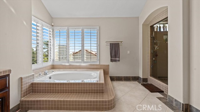 Image 38 of 62 For 2162 Euclid Avenue