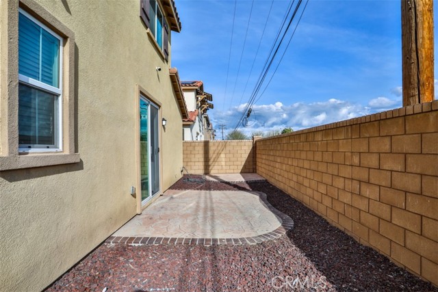 2239 Windsor Court, Perris CA: https://media.crmls.org/medias/7dc48ce9-09dc-49e5-b9f9-d19eeedfa4ad.jpg