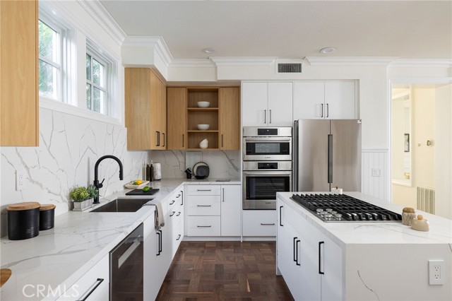 Detail Gallery Image 19 of 38 For 30 Long Bay, Newport Beach,  CA 92660 - 4 Beds | 3/1 Baths