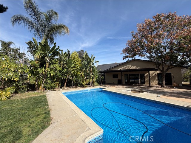 Detail Gallery Image 11 of 16 For 2489 Burt St, Upland,  CA 91784 - 4 Beds | 3 Baths