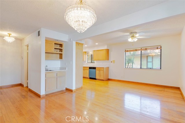 Detail Gallery Image 11 of 38 For 9000 Vanalden Ave #117,  Northridge,  CA 91324 - 3 Beds | 3 Baths