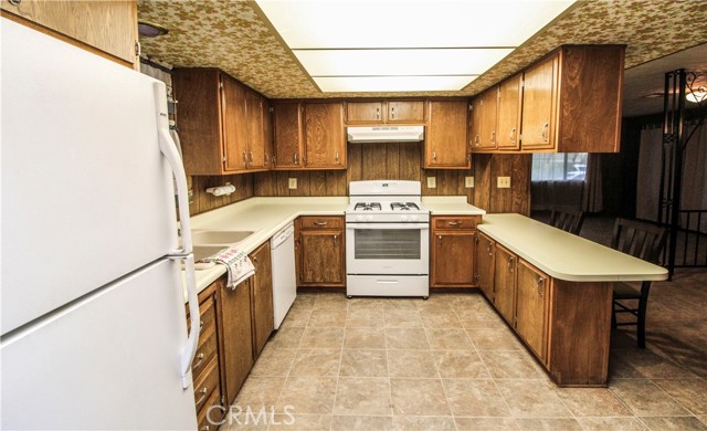 Detail Gallery Image 8 of 25 For 13829 Riviera, Victorville,  CA 92395 - 2 Beds | 2 Baths