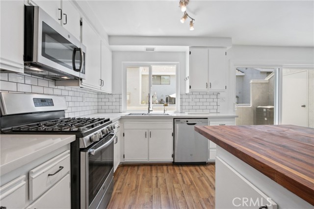 26398 Waterford Circle, Lake Forest CA: https://media.crmls.org/medias/7dc6fca1-fca7-4a51-bb49-036bc656ae66.jpg