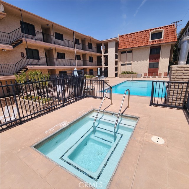 Detail Gallery Image 1 of 22 For 900 Cedar St #107,  El Segundo,  CA 90245 - 2 Beds | 2 Baths