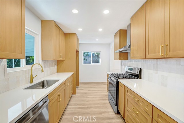 Detail Gallery Image 2 of 17 For 12157 Memphis, Sylmar,  CA 91342 - 3 Beds | 2 Baths