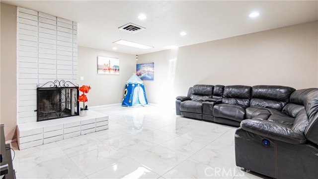 931 N Eucalyptus Avenue, Rialto CA: https://media.crmls.org/medias/7dc7f86a-65dd-4cd4-a944-6de57357c1dc.jpg