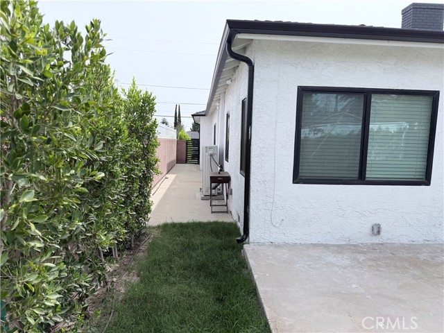 Detail Gallery Image 9 of 32 For 11031 Lull St, Sun Valley,  CA 91352 - 2 Beds | 1/1 Baths