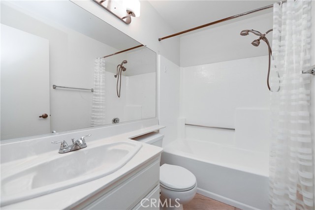 116 Costero Aisle, Irvine CA: https://media.crmls.org/medias/7dca89d6-03be-4820-8d6e-e2cc86d00dc9.jpg