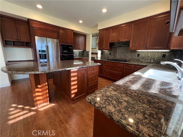 Detail Gallery Image 9 of 35 For 12390 Fairbanks, Tustin,  CA 92782 - 5 Beds | 3/1 Baths