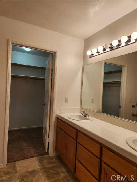 Detail Gallery Image 10 of 13 For 11562 Oak St, Apple Valley,  CA 92308 - 2 Beds | 2 Baths