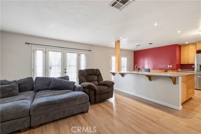 Detail Gallery Image 8 of 44 For 19525 Steinway, Canyon Country,  CA 91351 - 4 Beds | 2 Baths