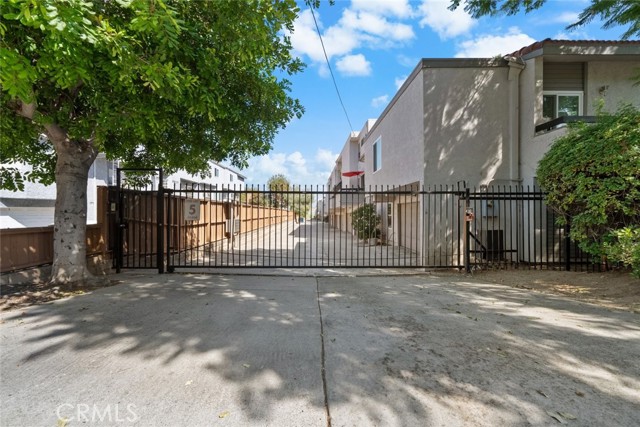 Detail Gallery Image 36 of 36 For 18701 Hatteras St #3,  Tarzana,  CA 91356 - 3 Beds | 3 Baths