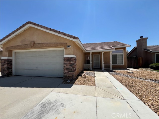 13633 Bentwood Street, Hesperia CA: https://media.crmls.org/medias/7dcda4be-a0b9-4404-a451-889c0d646e10.jpg